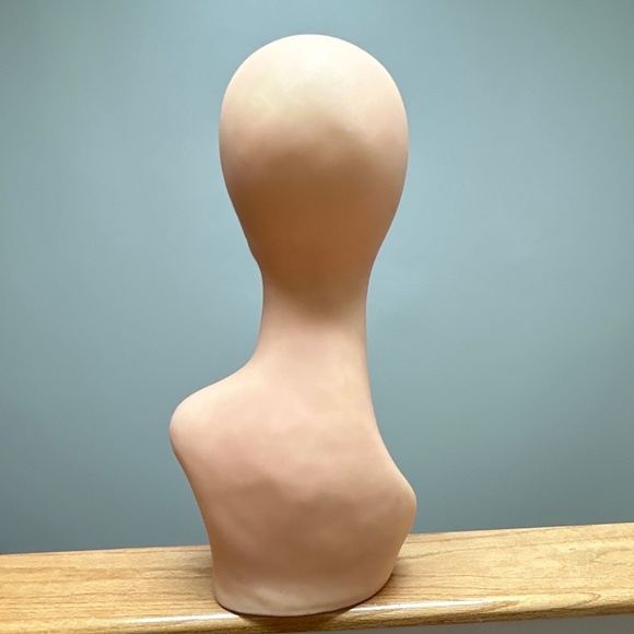 Mannequin Head - Picture 2 of 4